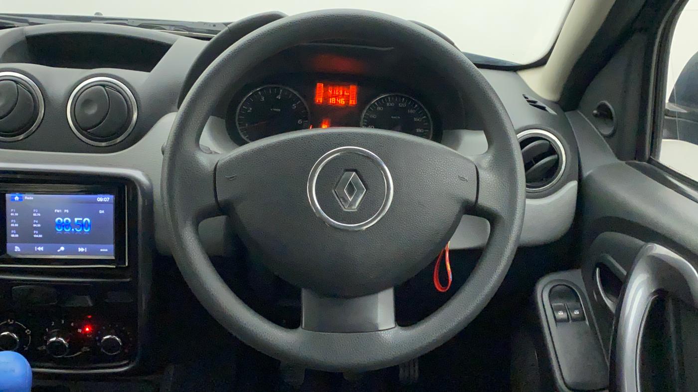 2014 Renault Duster RXE PETROL, Petrol, Manual, 41,690 km, Steering Wheel Close Up