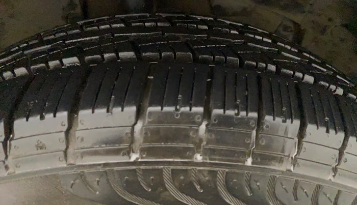 2014 Renault Duster RXE PETROL, Petrol, Manual, 41,690 km, Right Front Tyre Tread