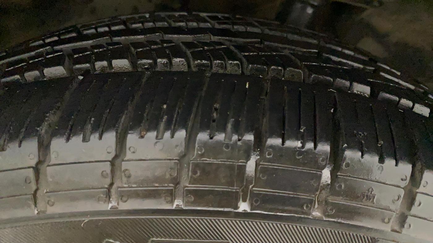 2014 Renault Duster RXE PETROL, Petrol, Manual, 41,690 km, Right Rear Tyre Tread
