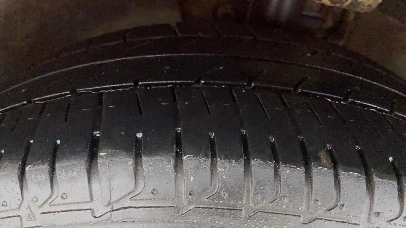 2020 Skoda Rapid STYLE TSI, Petrol, Manual, 1,14,171 km, Left Front Tyre Tread
