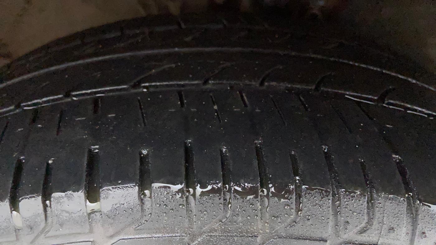 2020 Skoda Rapid STYLE TSI, Petrol, Manual, 1,14,171 km, Right Front Tyre Tread