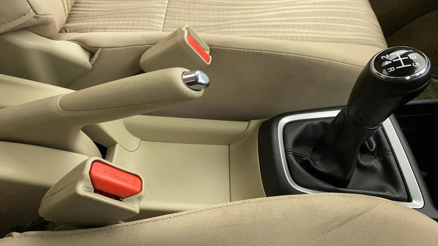 2018 Maruti Dzire VDI, Diesel, Manual, 26,836 km, Gear Lever