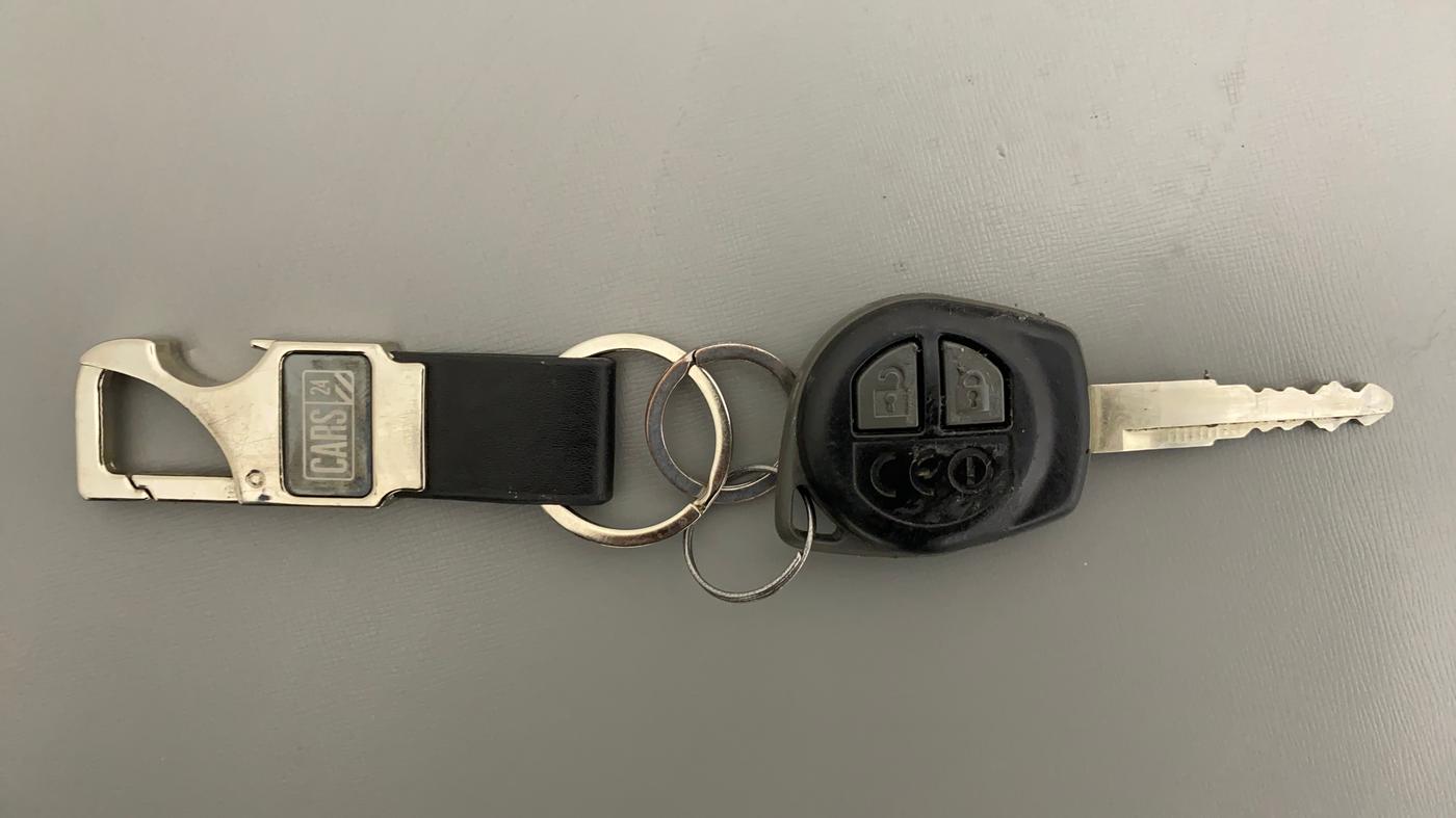 2018 Maruti Dzire VDI, Diesel, Manual, 26,836 km, Key Close Up