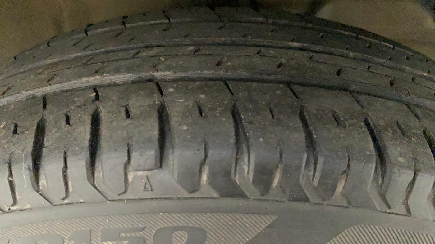 2018 Maruti Dzire VDI, Diesel, Manual, 26,836 km, Right Front Tyre Tread