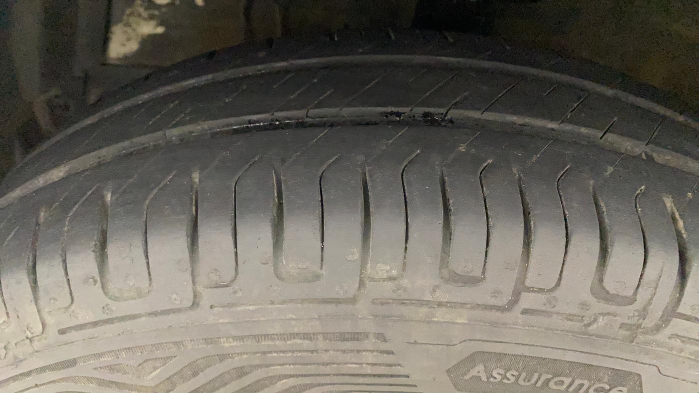 2014 Maruti Swift Dzire VXI, Petrol, Manual, 55,989 km, Left Front Tyre Tread