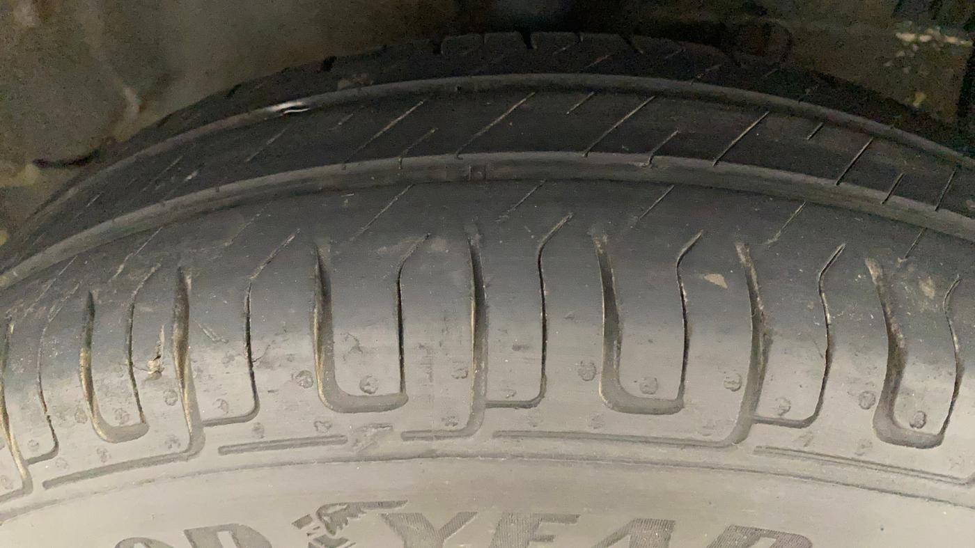 2014 Maruti Swift Dzire VXI, Petrol, Manual, 55,989 km, Right Front Tyre Tread