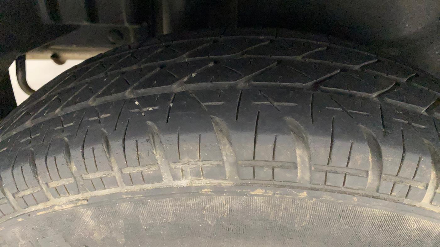 2014 Maruti Swift Dzire VXI, Petrol, Manual, 55,989 km, Right Rear Tyre Tread