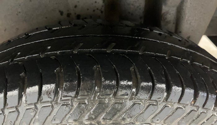 2017 Maruti Swift LXI (O), Petrol, Manual, 62,149 km, Left Rear Tyre Tread