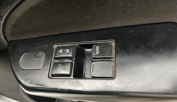 2017 Maruti Swift LXI (O), Petrol, Manual, 62,149 km, Driver Side Door Panels Control