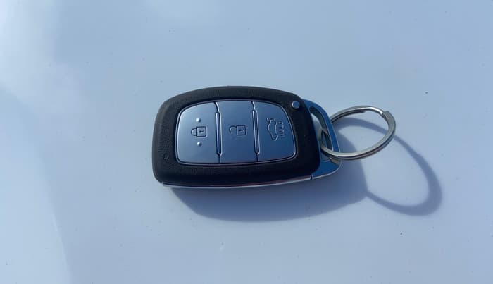 2024 Hyundai GRAND I10 NIOS ASTA 1.2 KAPPA VTVT, Petrol, Manual, 17,753 km, Key Close Up