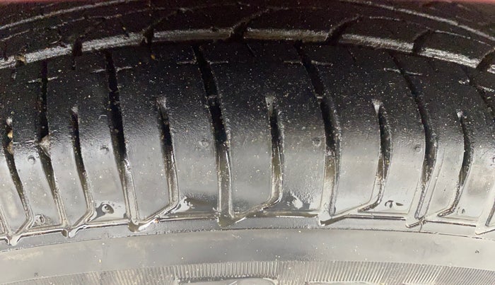 2017 Datsun Redi Go T, Petrol, Manual, 38,037 km, Right Front Tyre Tread