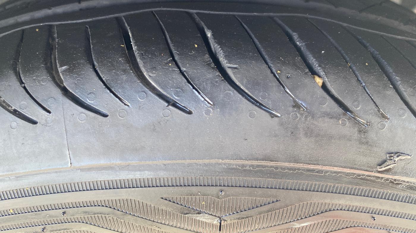 2018 Ford FREESTYLE TITANIUM PLUS 1.2 PETROL, Petrol, Manual, 1,36,610 km, Right Front Tyre Tread