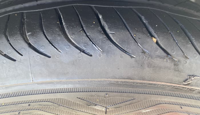 2018 Ford FREESTYLE TITANIUM PLUS 1.2 PETROL, Petrol, Manual, 1,36,610 km, Right Front Tyre Tread
