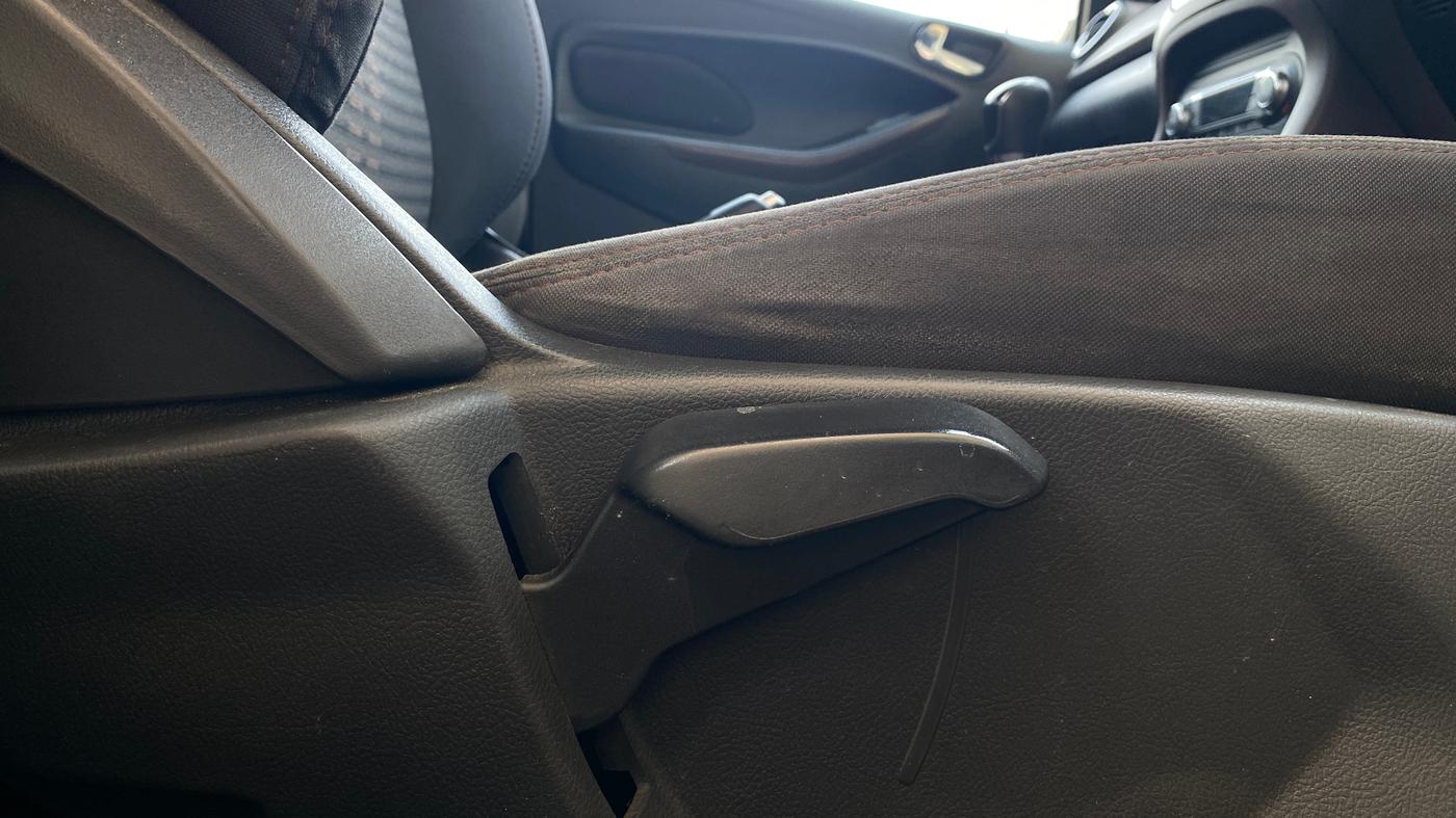 2018 Ford FREESTYLE TITANIUM PLUS 1.2 PETROL, Petrol, Manual, 1,36,610 km, Driver Side Adjustment Panel