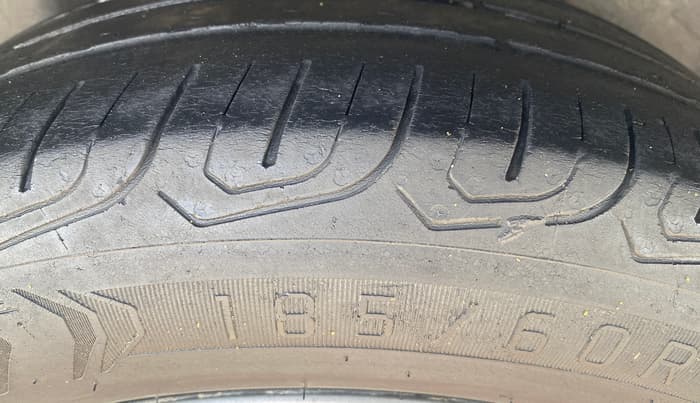 2018 Ford FREESTYLE TITANIUM PLUS 1.2 PETROL, Petrol, Manual, 1,36,610 km, Right Rear Tyre Tread