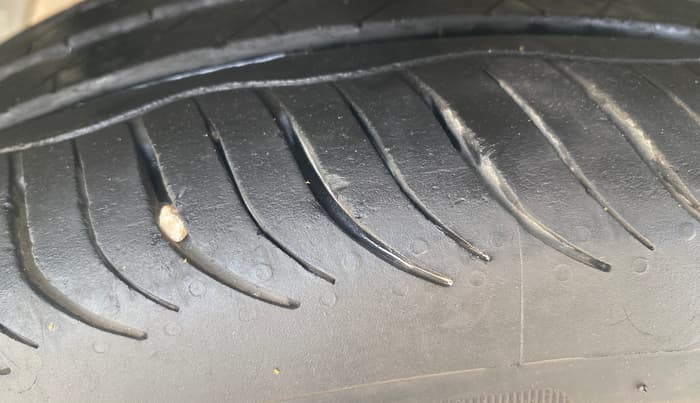 2018 Ford FREESTYLE TITANIUM PLUS 1.2 PETROL, Petrol, Manual, 1,36,610 km, Left Front Tyre Tread