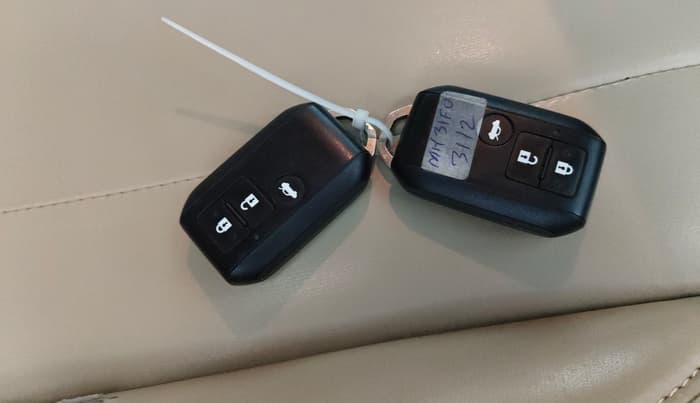 2022 Maruti Dzire ZXI CNG, CNG, Manual, 45,721 km, Key Close Up