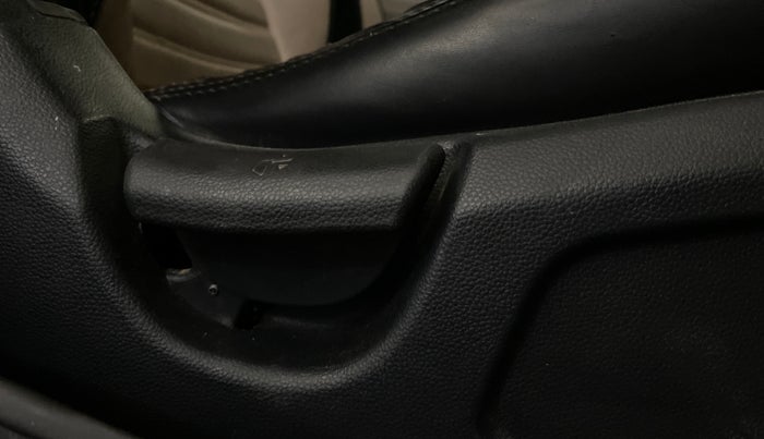 2018 Hyundai Elite i20 MAGNA EXECUTIVE 1.2, Petrol, Manual, 52,887 km, Driver Side Adjustment Panel