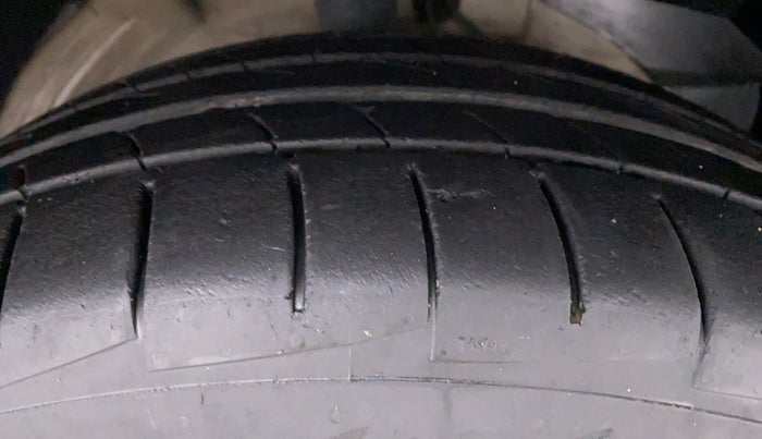 2019 MG HECTOR SHARP DCT PETROL, Petrol, Automatic, 18,945 km, Right Front Tyre Tread