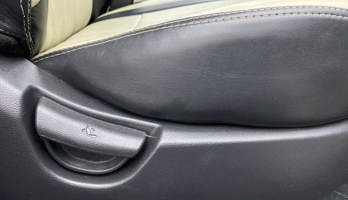 2018 Hyundai Grand i10 SPORTZ 1.2 KAPPA VTVT, Petrol, Manual, 51,183 km, Driver Side Adjustment Panel