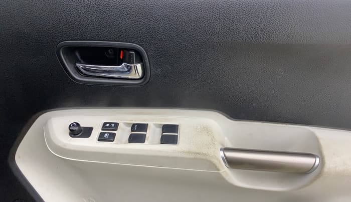 2019 Maruti IGNIS DELTA 1.2 AMT, Petrol, Automatic, 57,260 km, Driver Side Door Panels Control