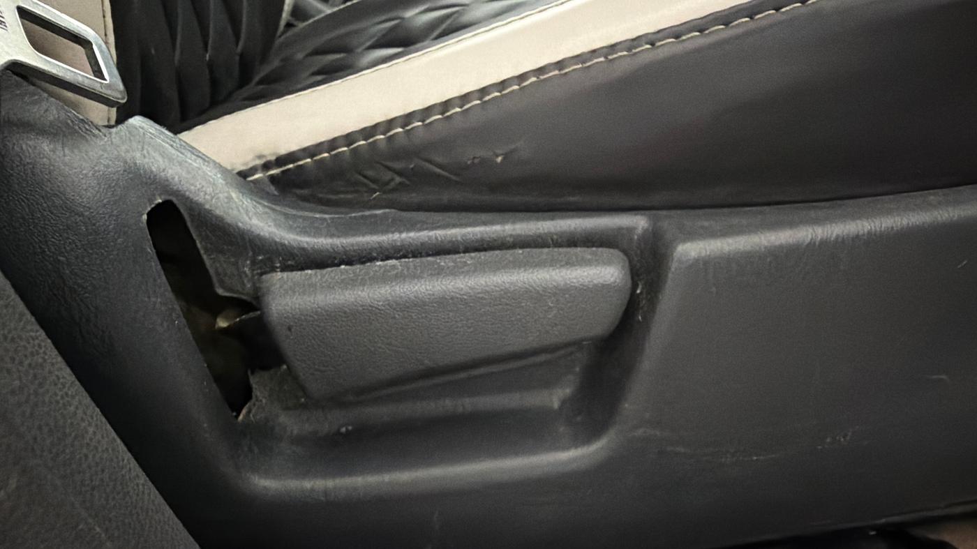 2016 Maruti Alto K10 LXI CNG, CNG, Manual, 1,10,606 km, Driver Side Adjustment Panel