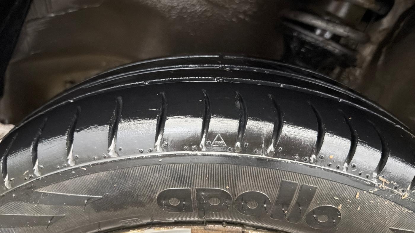 2016 Maruti Alto K10 LXI CNG, CNG, Manual, 1,10,606 km, Left Front Tyre Tread