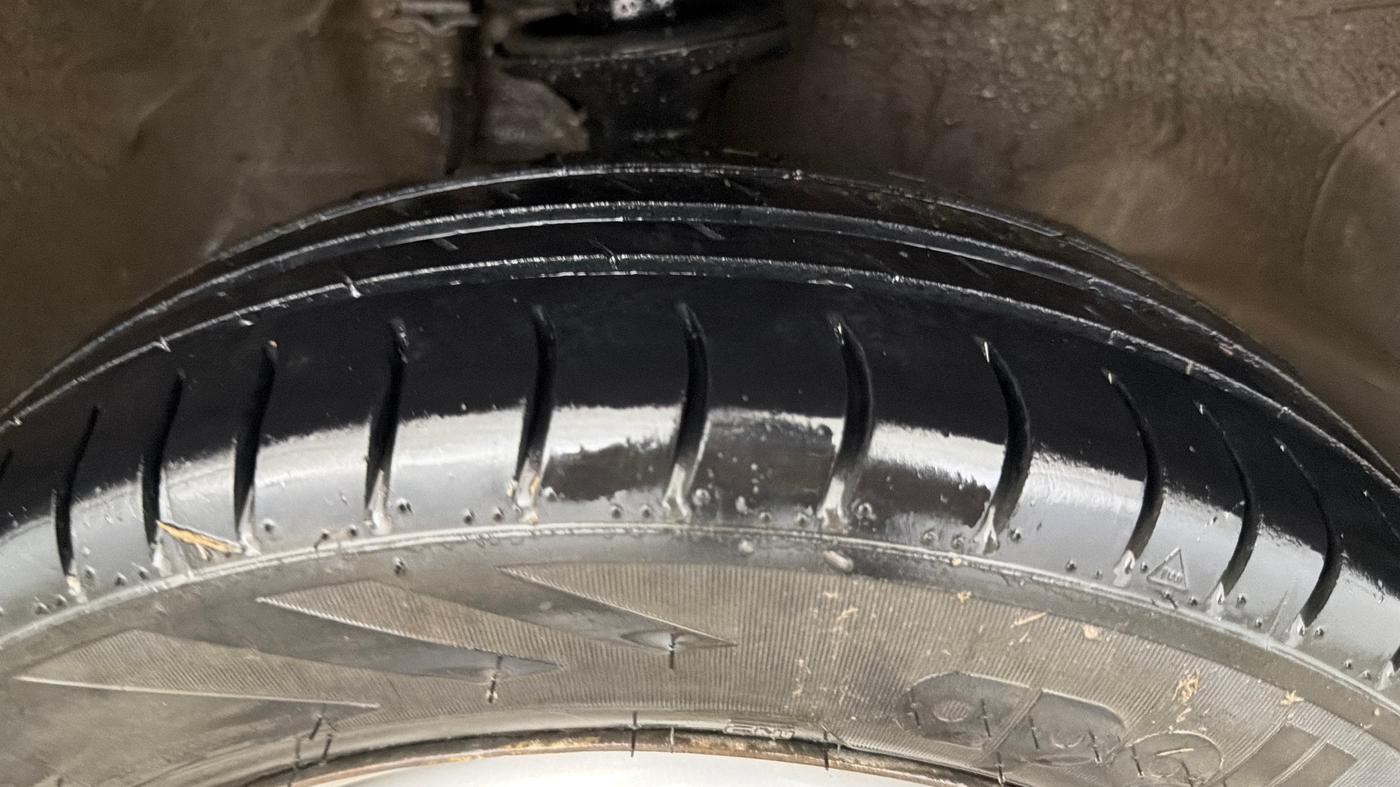 2016 Maruti Alto K10 LXI CNG, CNG, Manual, 1,10,606 km, Right Front Tyre Tread
