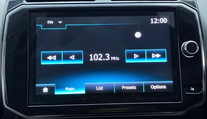 2022 Renault Kwid 1.0 RXT AT, Petrol, Automatic, 2,371 km, Infotainment System