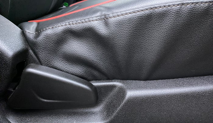 2022 Renault Kwid 1.0 RXT AT, Petrol, Automatic, 2,371 km, Driver Side Adjustment Panel