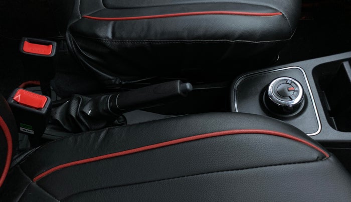 2022 Renault Kwid 1.0 RXT AT, Petrol, Automatic, 2,371 km, Gear Lever