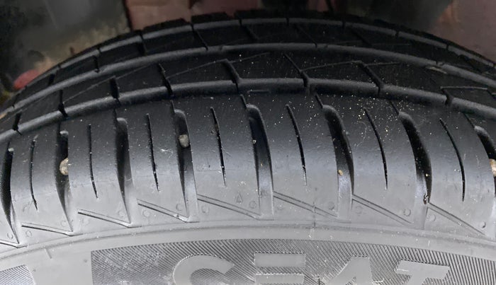 2022 Renault Kwid 1.0 RXT AT, Petrol, Automatic, 2,371 km, Left Front Tyre Tread