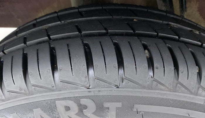 2022 Renault Kwid 1.0 RXT AT, Petrol, Automatic, 2,371 km, Right Rear Tyre Tread