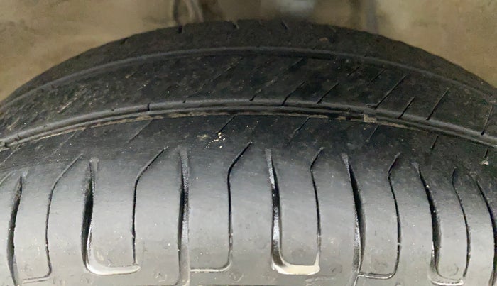 2019 Maruti Alto LXI CNG, CNG, Manual, 52,777 km, Left Front Tyre Tread