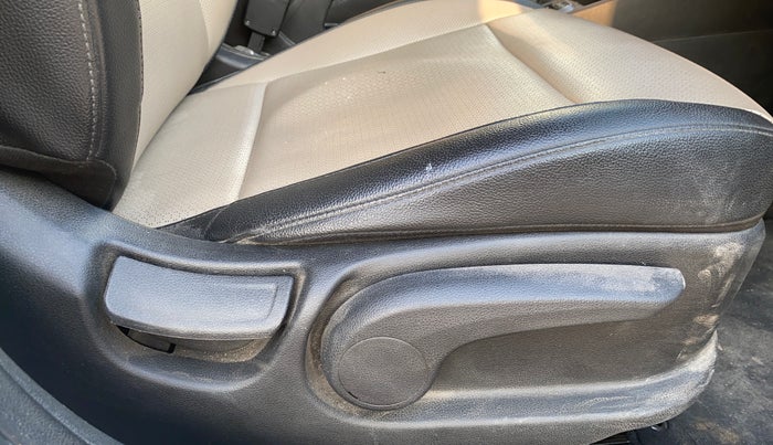 2017 Hyundai Verna 1.6 VTVT SX (O) AT, Petrol, Automatic, 43,429 km, Driver Side Adjustment Panel