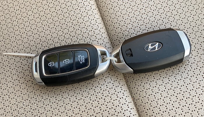 2017 Hyundai Verna 1.6 VTVT SX (O) AT, Petrol, Automatic, 43,429 km, Key Close Up