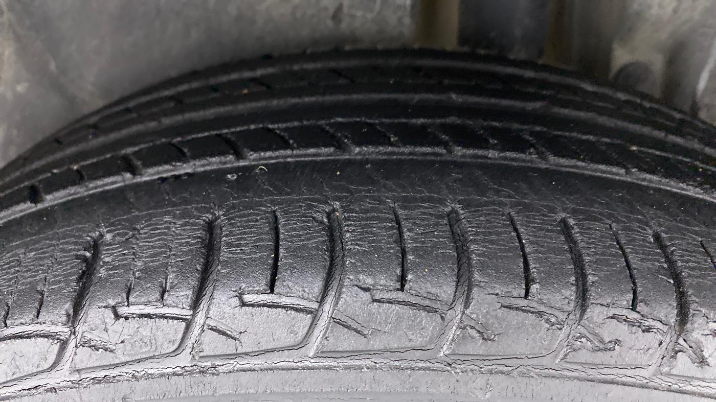 2012 Maruti Swift Dzire ZXI 1.2 BS IV, Petrol, Manual, 31,710 km, Left Rear Tyre Tread