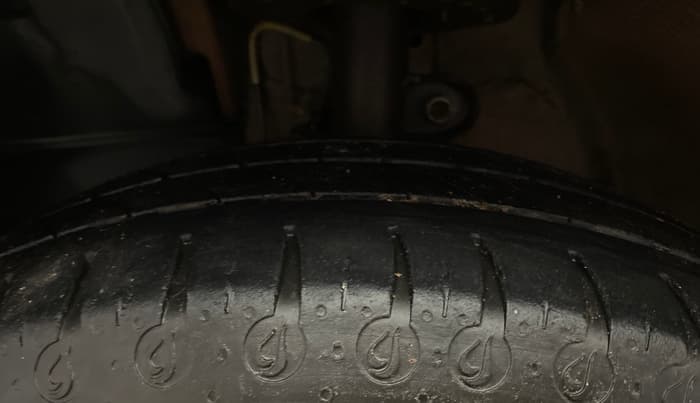 2016 Mahindra Kuv100 K4 5 STR, Petrol, Manual, 46,728 km, Left Front Tyre Tread