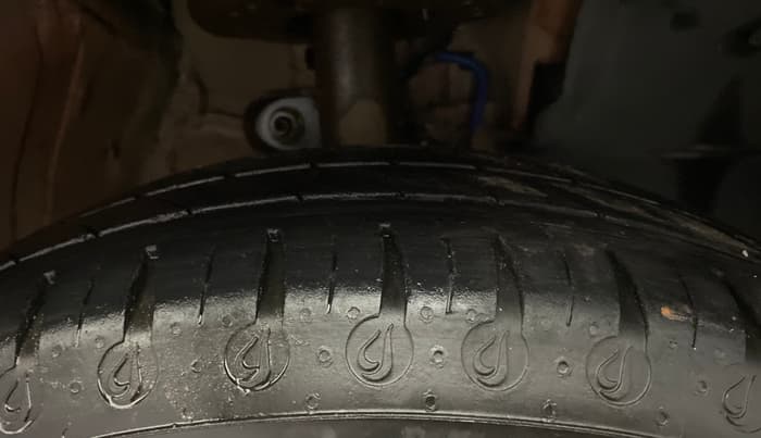 2016 Mahindra Kuv100 K4 5 STR, Petrol, Manual, 46,728 km, Right Front Tyre Tread