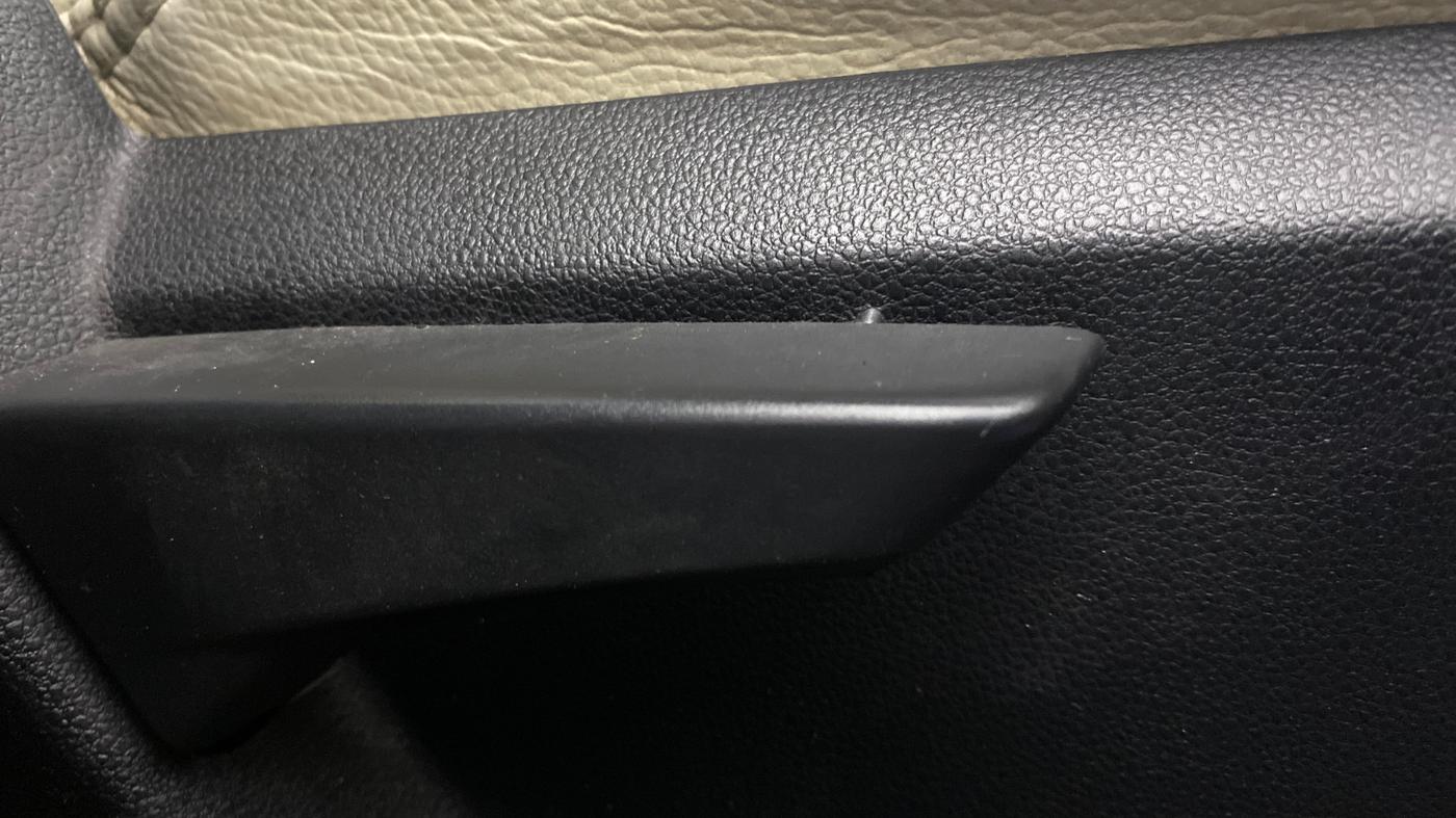 2016 Mahindra Kuv100 K4 5 STR, Petrol, Manual, 46,728 km, Driver Side Adjustment Panel