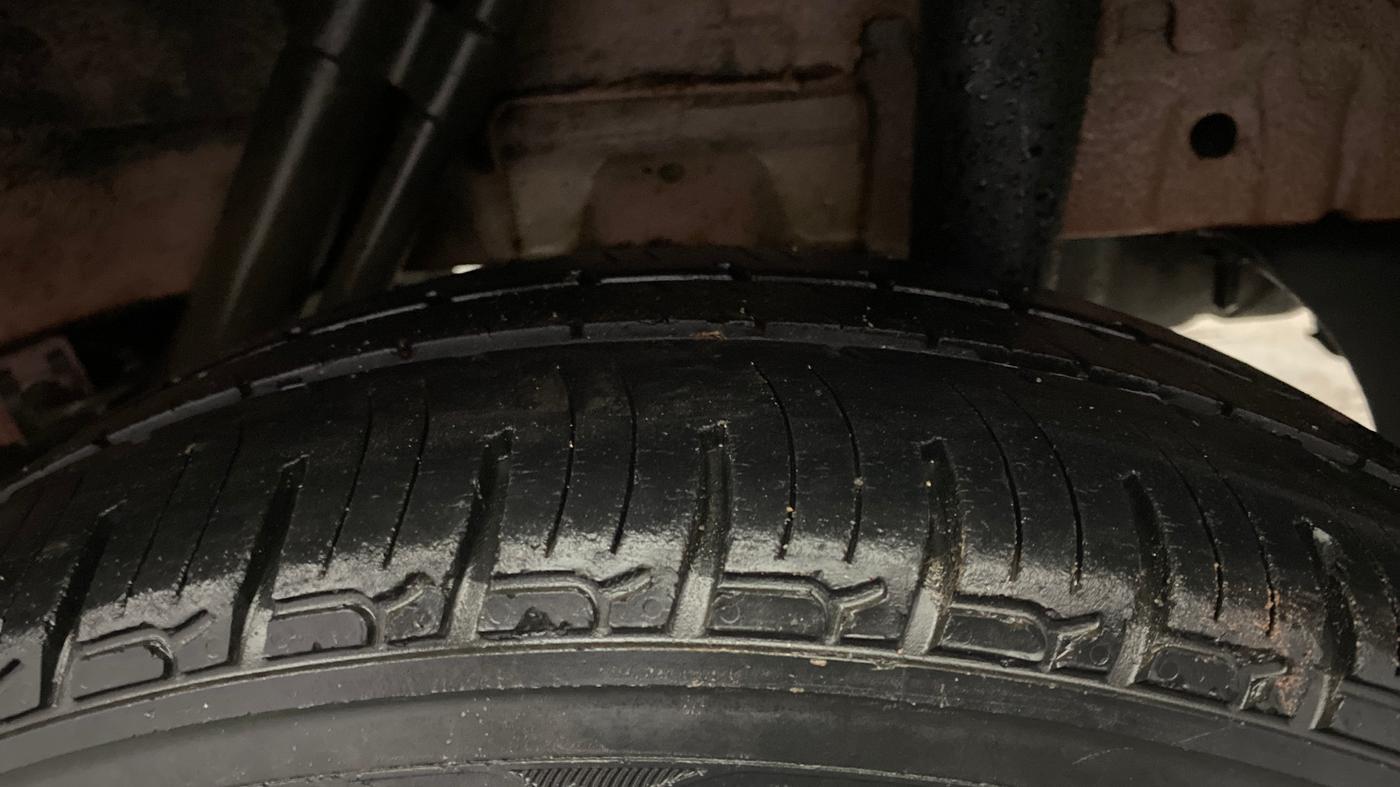 2016 Mahindra Kuv100 K4 5 STR, Petrol, Manual, 46,728 km, Left Rear Tyre Tread