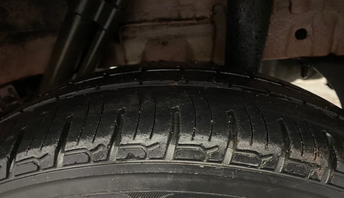 2016 Mahindra Kuv100 K4 5 STR, Petrol, Manual, 46,728 km, Left Rear Tyre Tread