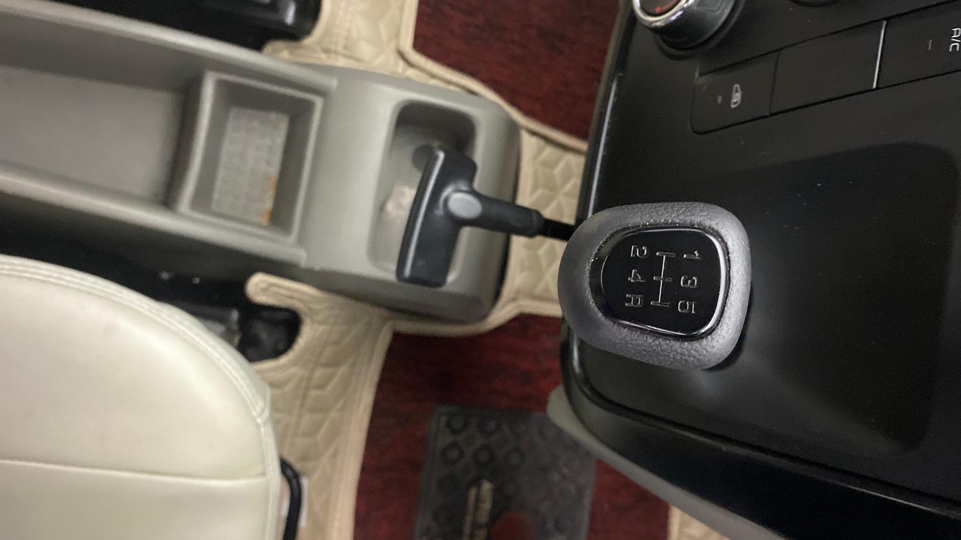 2016 Mahindra Kuv100 K4 5 STR, Petrol, Manual, 46,728 km, Gear Lever