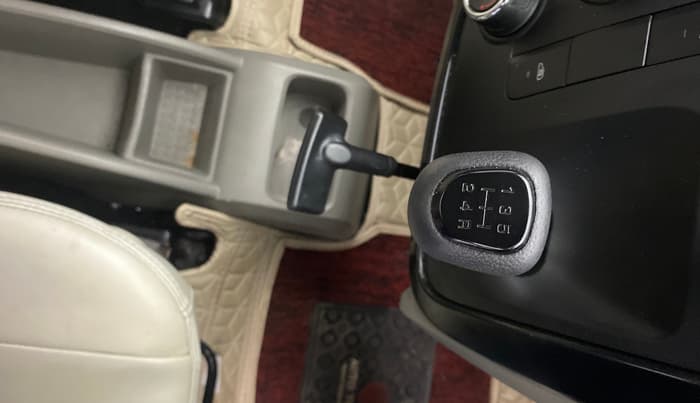 2016 Mahindra Kuv100 K4 5 STR, Petrol, Manual, 46,728 km, Gear Lever