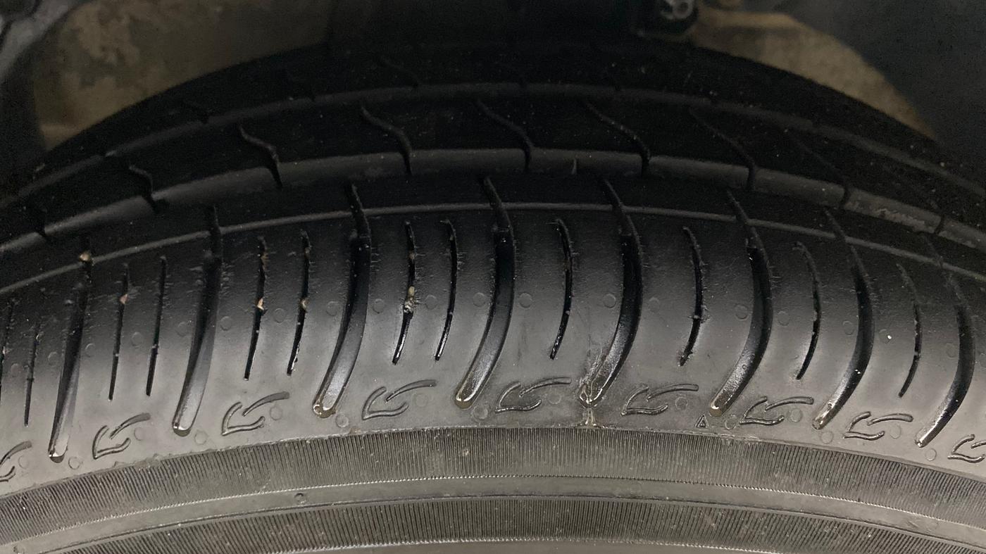2015 Ford Figo EXI 1.4 DIESEL, Diesel, Manual, 1,11,988 km, Left Front Tyre Tread