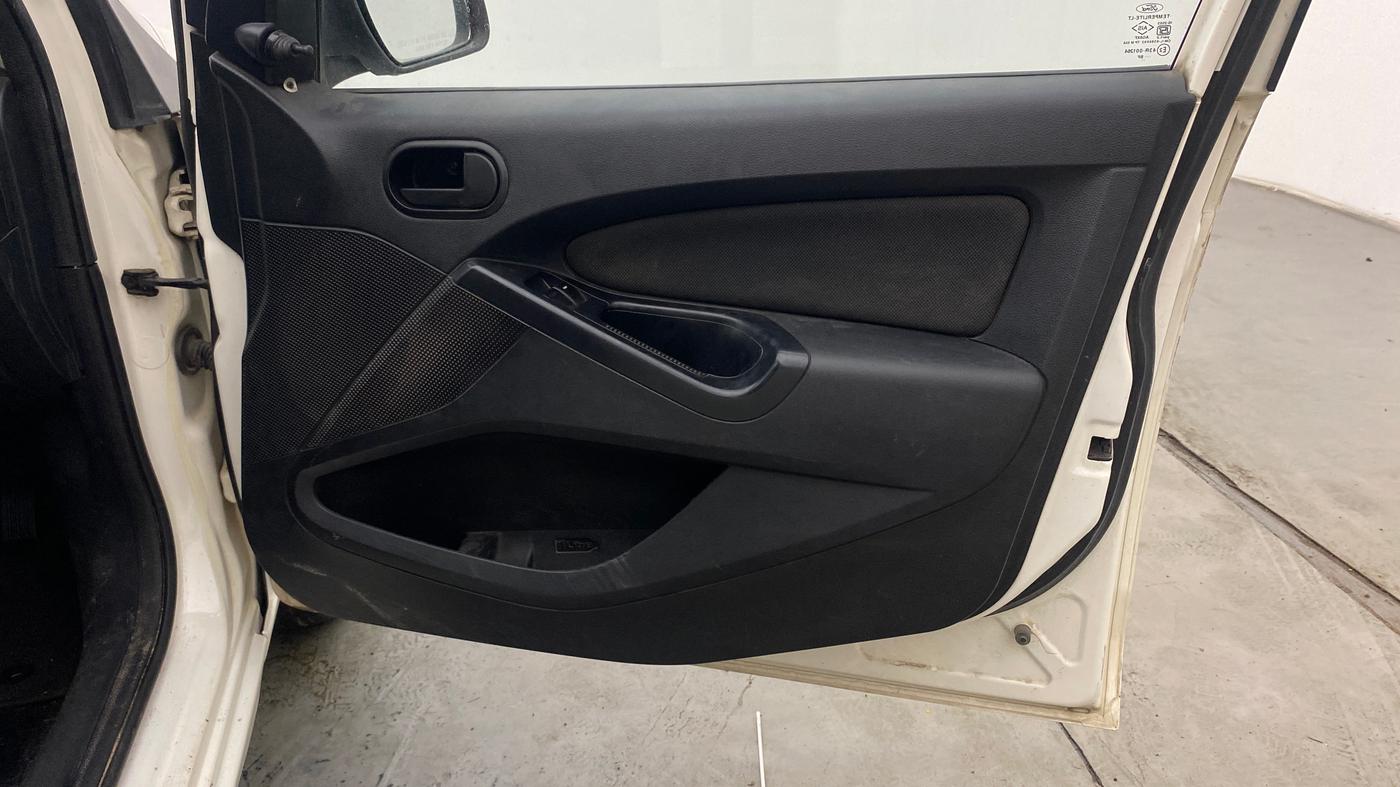 2015 Ford Figo EXI 1.4 DIESEL, Diesel, Manual, 1,11,988 km, Driver Side Door Panels Control