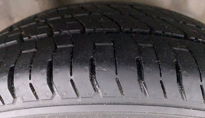 2014 Honda Amaze 1.2 VXMT I VTEC, Petrol, Manual, 36,725 km, Right Rear Tyre Tread