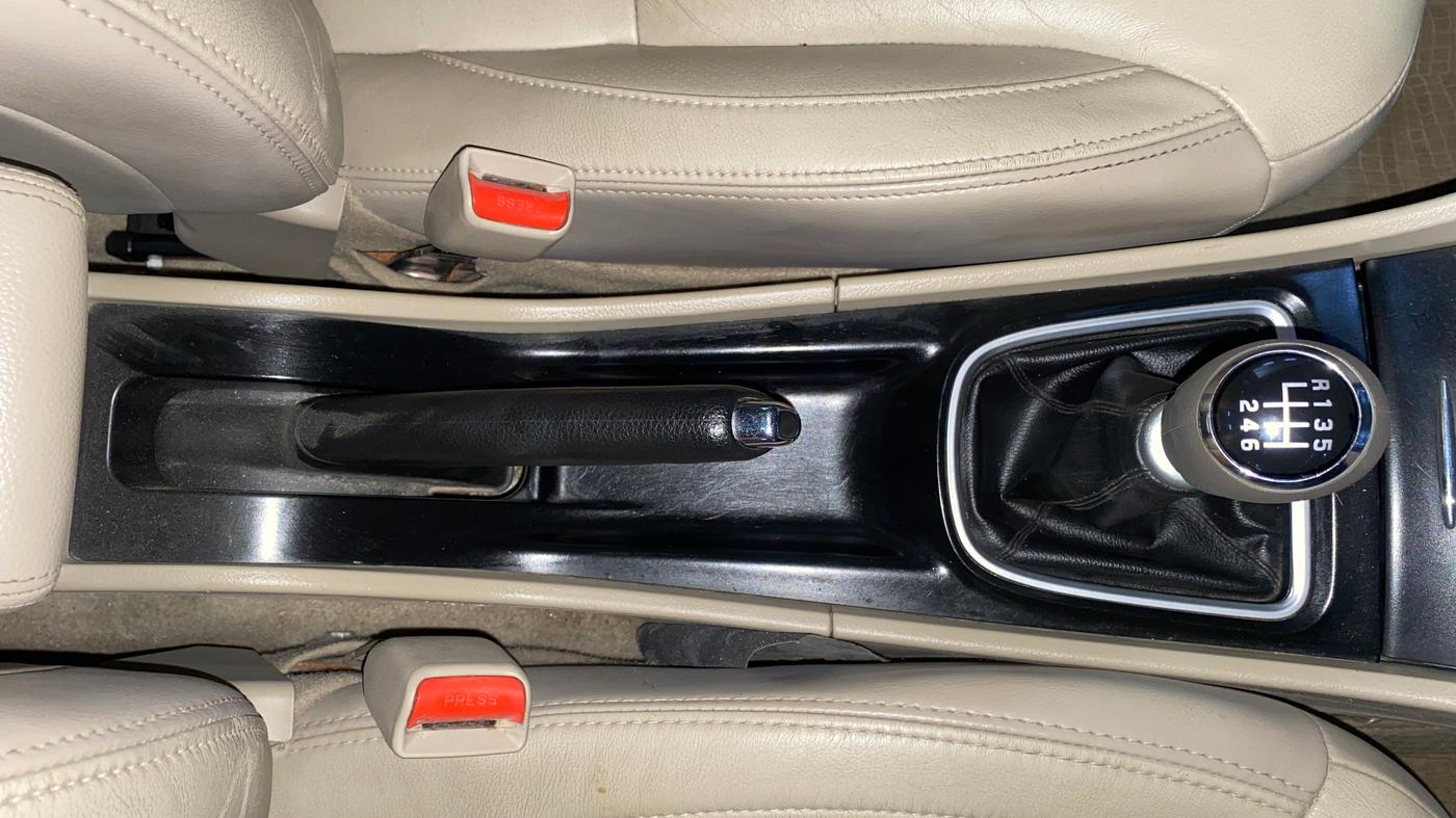 2019 Maruti Ciaz ALPHA DIESEL 1.5, Diesel, Manual, 1,03,702 km, Gear Lever