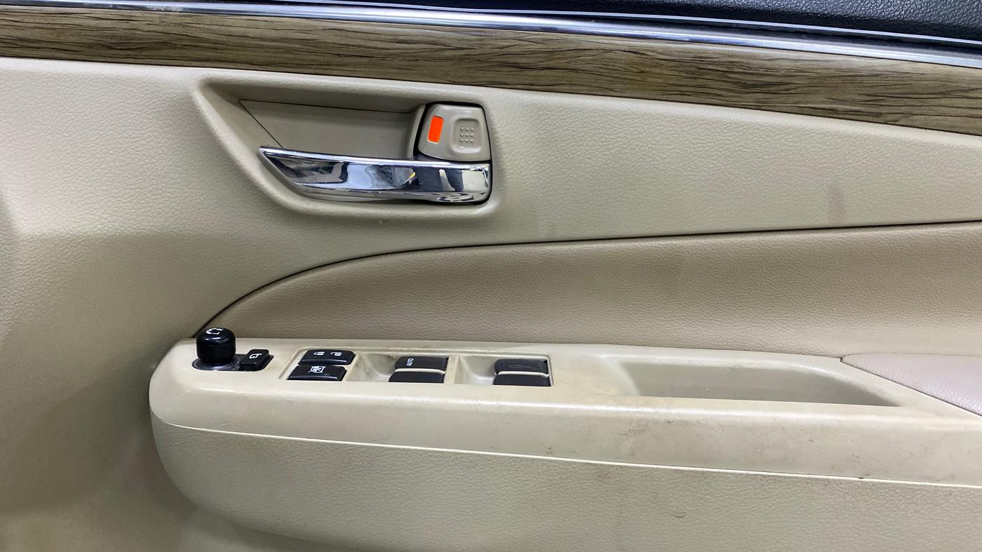 2019 Maruti Ciaz ALPHA DIESEL 1.5, Diesel, Manual, 1,03,702 km, Driver Side Door Panels Control