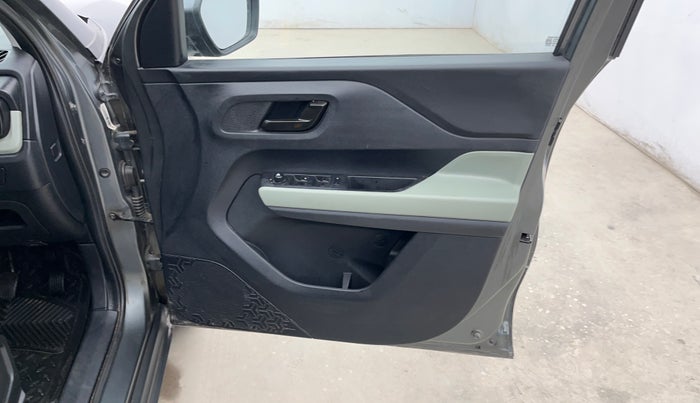 2023 Tata PUNCH ADVENTURE MT, Petrol, Manual, 25,670 km, Driver Side Door Panels Control